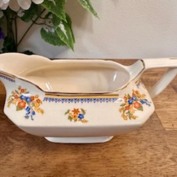 Vintage John Maddock & Sons Royal Cakemorian Gravy Boat England Floral Gold Trim - Picture 2 of 7